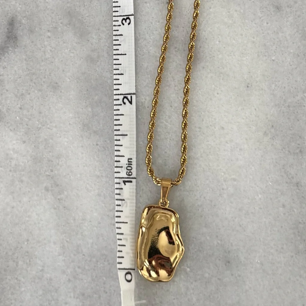 Gold Vintage Style Hammered Irregular Pendant Necklace   Brand New